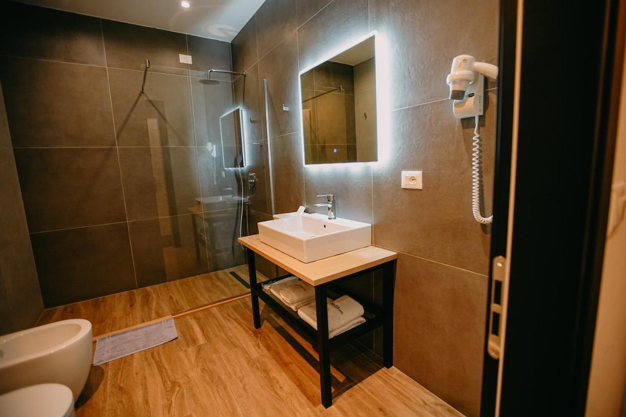 Hotel Delta Durrës Buitenkant foto