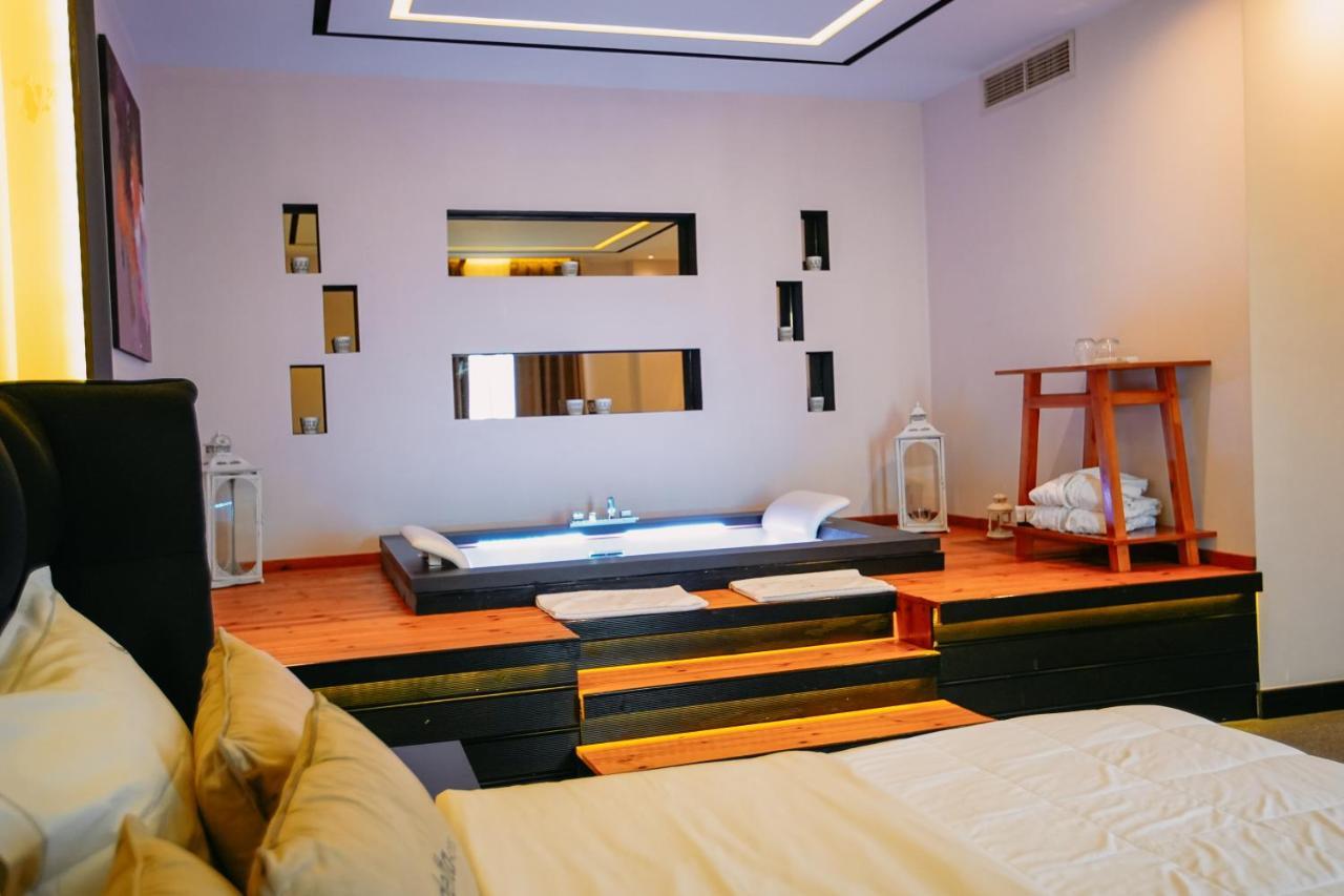 Hotel Delta Durrës Buitenkant foto
