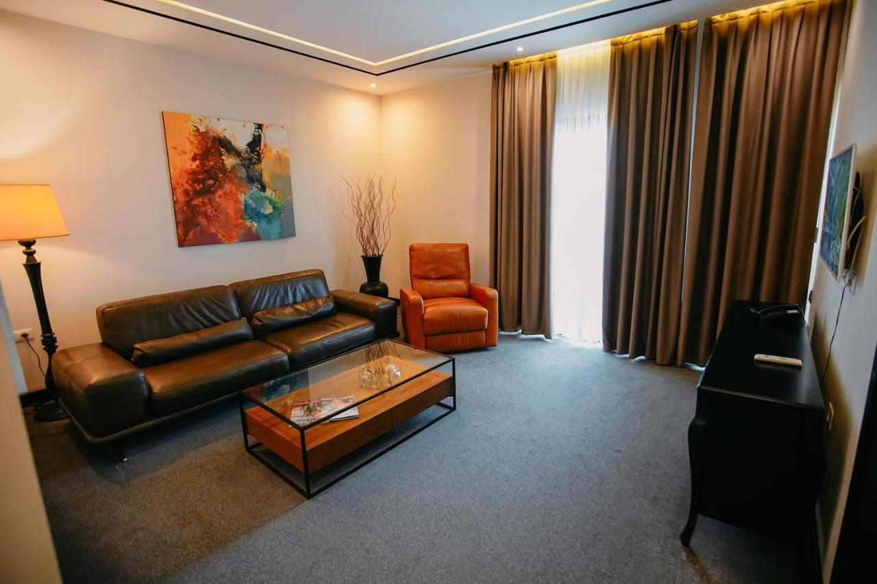 Hotel Delta Durrës Buitenkant foto