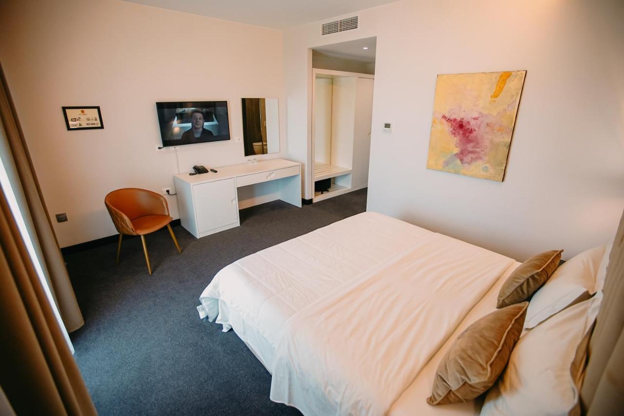 Hotel Delta Durrës Buitenkant foto